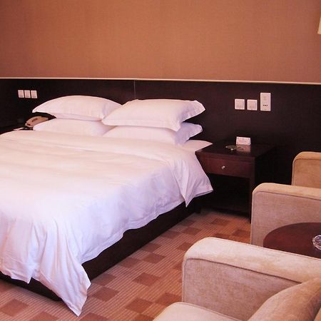 Royal King Residence Hotel Haidian Room photo